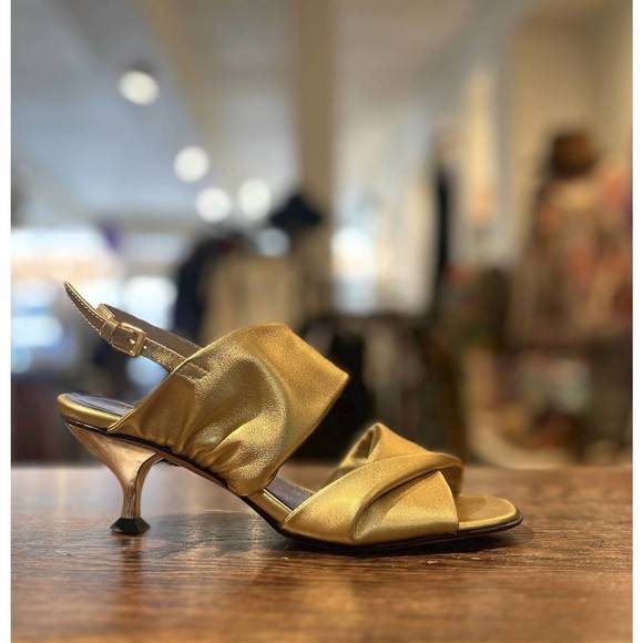 NEW AMALFI BY RANGONI tirana twisted 2band sandal - medium width in gold